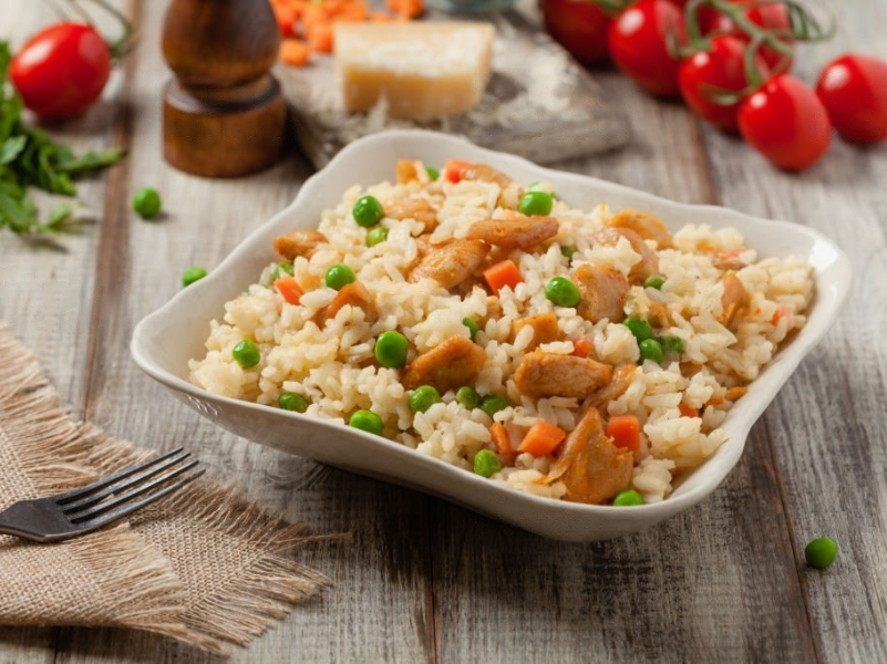 Arroz com Frango e Legumes: Um Prato Único Fácil