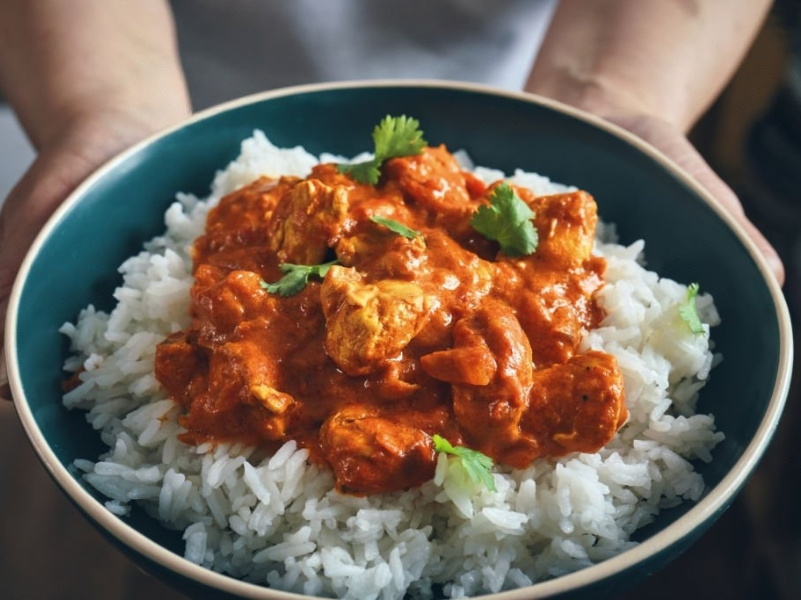 Frango ao curry com leite de coco: uma opção leve e saudável