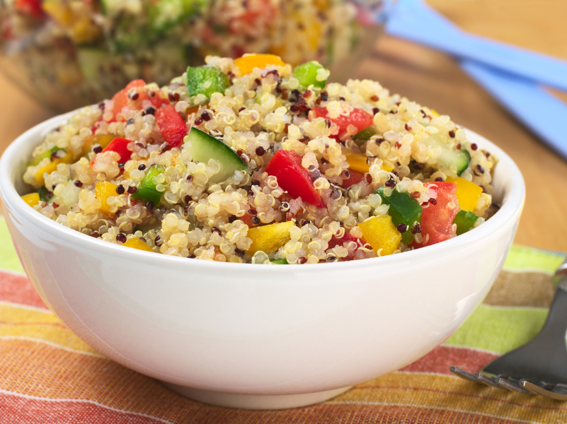 Salada de Quinoa com Frutas e Nozes: Uma Receita Fácil e Saudável